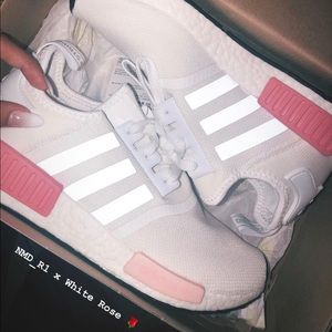 Women’s Adidas x NMD R1 🤍